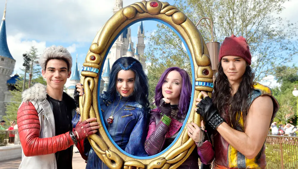 Cameron Boyce, Sofia Carson, Dove Cameron y Booboo Stewart en 'Los Descendientes' Cameron Boyce, Sofia Carson, Dove Cameron y Booboo Stewart en 'Los Descendientes'