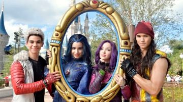 Cameron Voyce, Sofia Carson, Dove Cameron y Booboo Stewart en 'Los Descendientes'