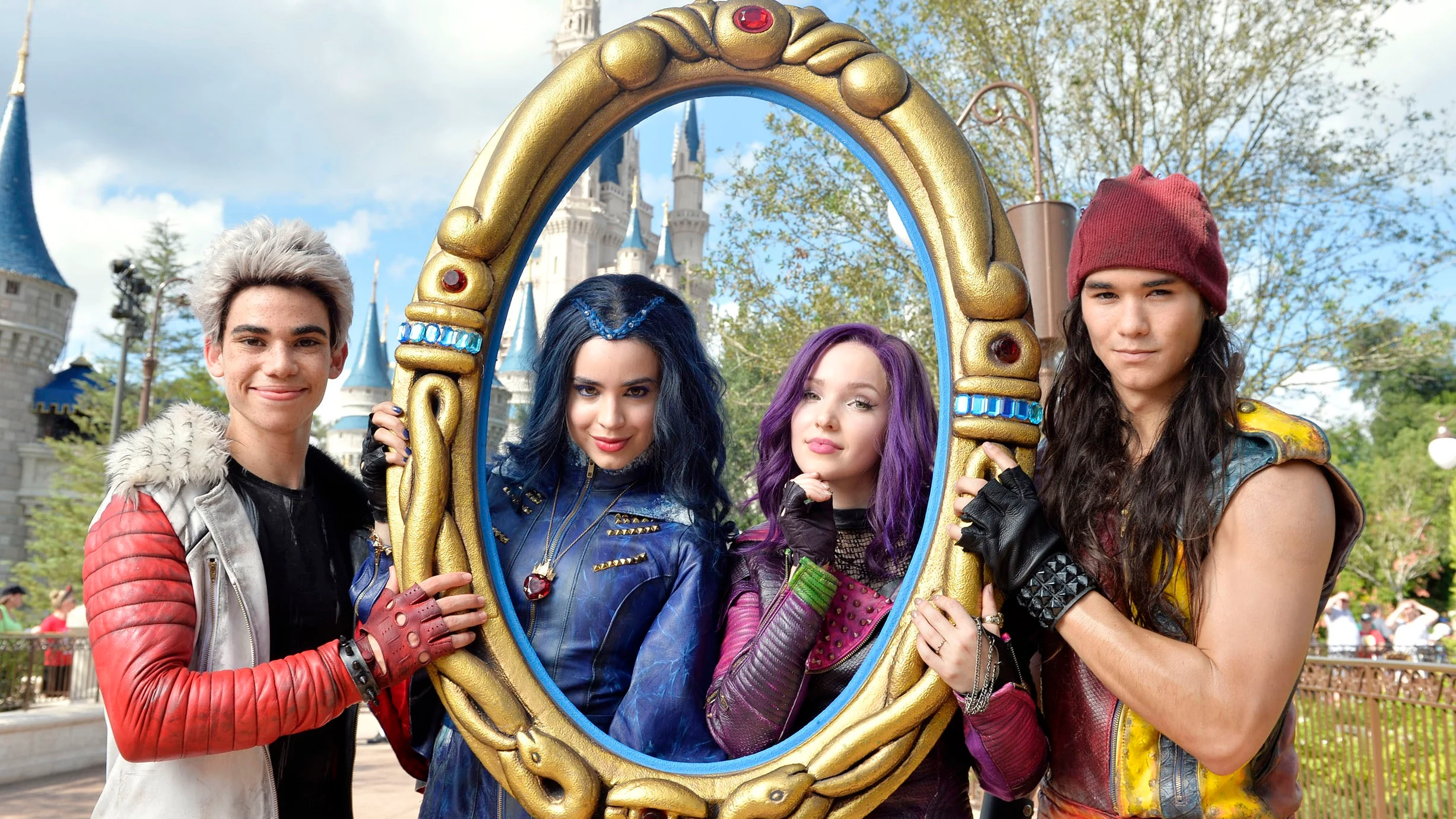 Cameron Boyce, Sofia Carson, Dove Cameron y Booboo Stewart en 'Los Descendientes' Cameron Boyce, Sofia Carson, Dove Cameron y Booboo Stewart en 'Los Descendientes'