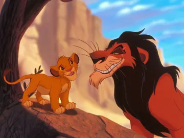 Scar junto a Simba en 'El Rey León' Scar junto a Simba en 'El Rey León'