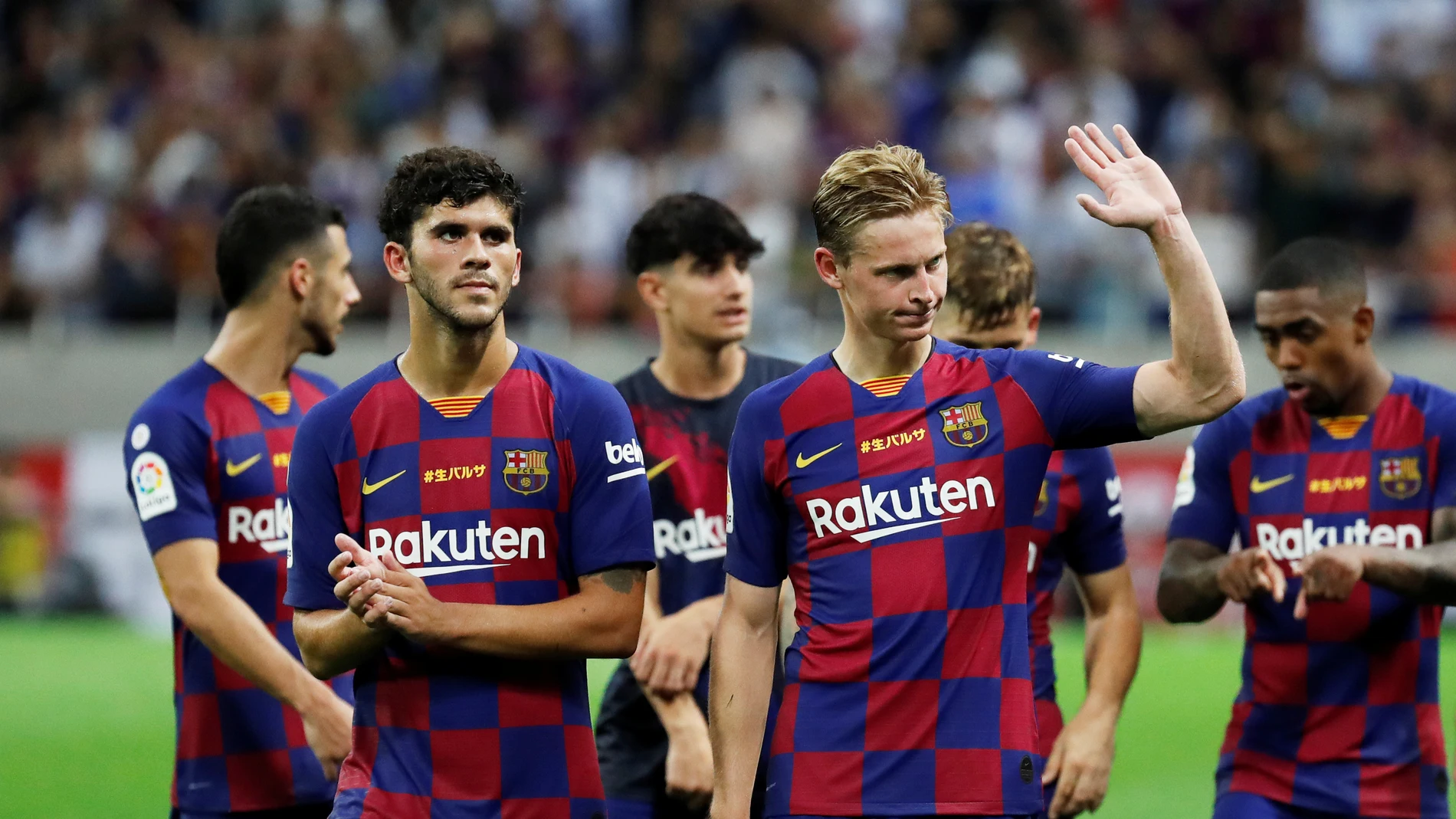 Aleñá y De Jong en el Saitama Stadium durante la pretemporada Aleñá y De Jong en el Saitama Stadium durante la pretemporada