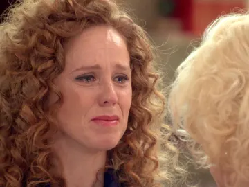 Ana, entre lágrimas, confiesa su terrible secreto a Ascensión Ana, entre lágrimas, confiesa su terrible secreto a Ascensión