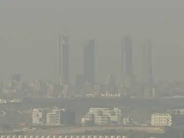 La última boina formada sobre el cielo de Madrid se ha producido a causa de los gases emitidos por vehículos y calefacciones La última boina formada sobre el cielo de Madrid se ha producido a causa de los gases emitidos por vehículos y calefacciones