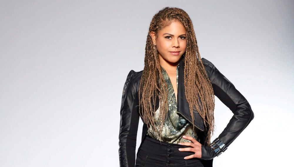 Leonora Crichlow es Dina Clark