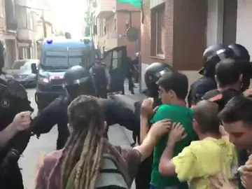 Logran paralizar un desahucio en Premiá de Mar Logran paralizar un desahucio en Premiá de Mar