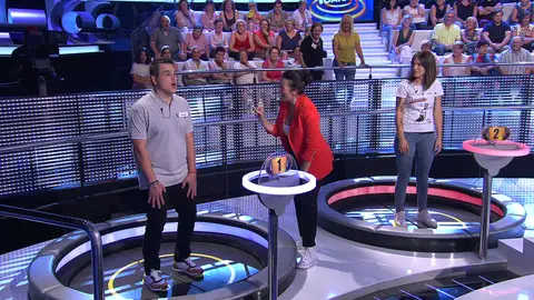 Silvia Abril intenta calmar el miedo de Juanmi antes de caer por la trampilla en ‘¡Ahora caigo!’ Silvia Abril intenta calmar el miedo de Juanmi antes de caer por la trampilla en ‘¡Ahora caigo!’