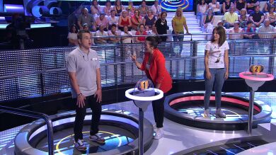 Silvia Abril intenta calmar el miedo de Juanmi antes de caer por la trampilla en ‘¡Ahora caigo!’