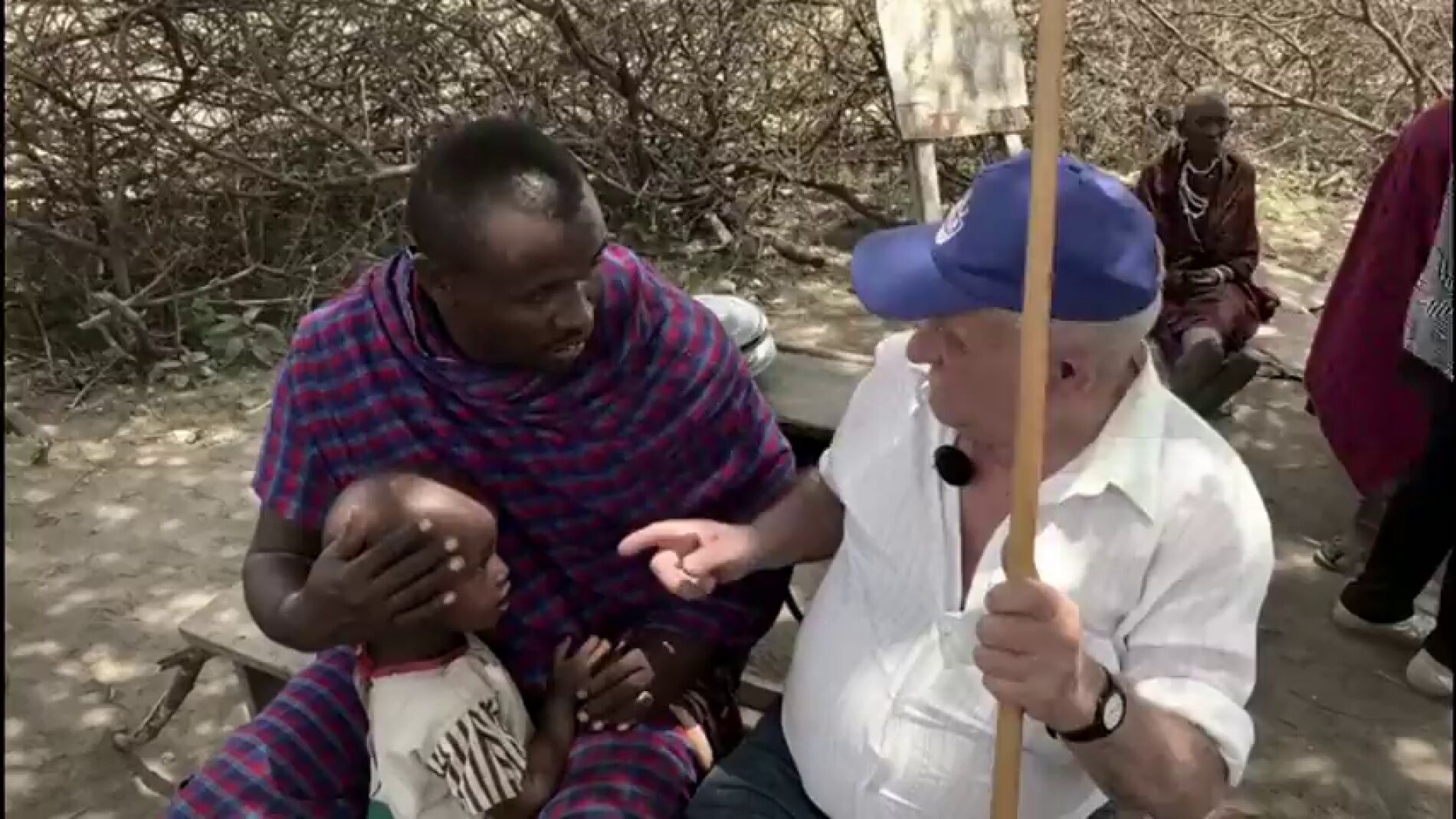 El tierno detalle de Juan con un ni&ntilde;o Mas&aacute;i 