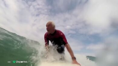 La historia de 'Meco', el surfista más veterano de España con 78 años: 
