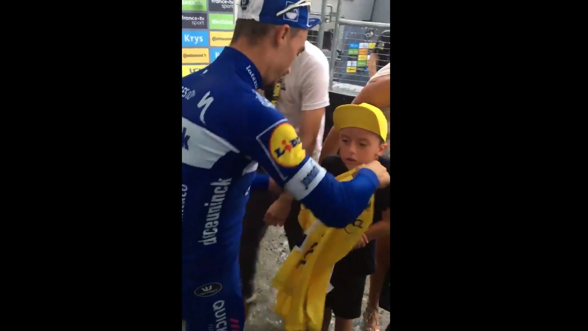 El gesto de Alaphilippe en el Tour El gesto de Alaphilippe en el Tour