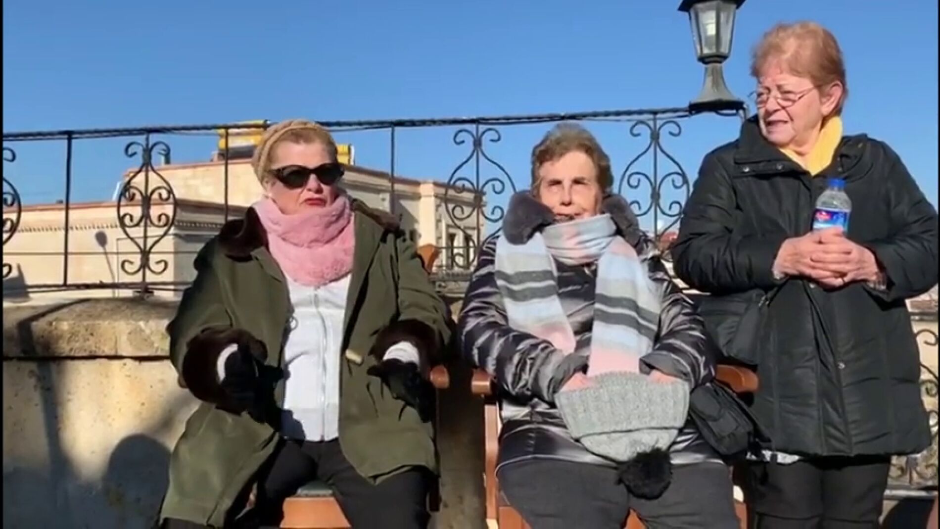 Las chicas explican c&oacute;mo han pasado la noche en Turqu&iacute;a 