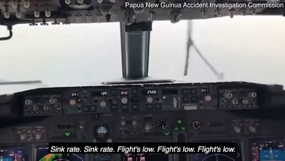 Sale a la luz el vídeo de un Boeing 737 antes de estrellarse en el mar