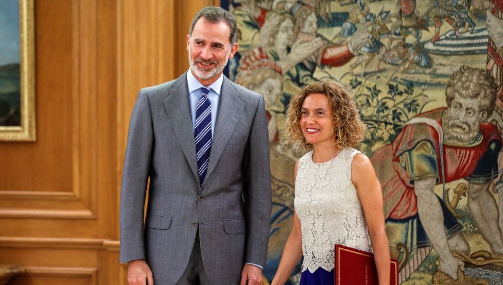 El rey Felipe VI durante la recepción a la presidenta del Congreso, Meritxell Batet