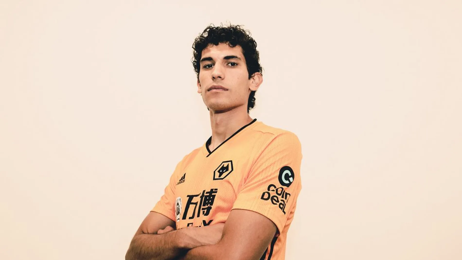 Jesús Vallejo con la camiseta de su nuevo equipo, los Wolves Jesús Vallejo con la camiseta de su nuevo equipo, los Wolves