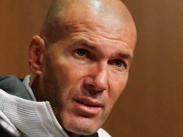 Zinedine Zidane, entrenador del Real Madrid tras la dura derrota 