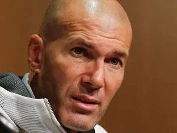Zinedine Zidane, entrenador del Real Madrid tras la dura derrota Zinedine Zidane, entrenador del Real Madrid tras la dura derrota