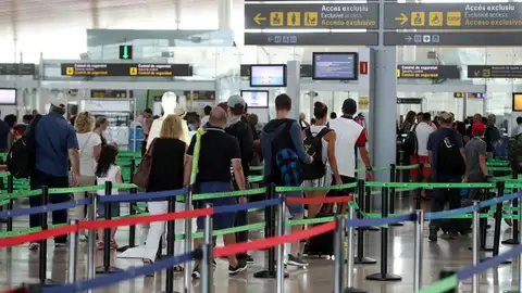 Colas en el control de seguridad del aeropuerto del Prat Colas en el control de seguridad del aeropuerto del Prat