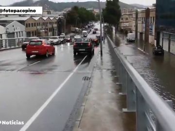 La lluvia deja inundaciones, árboles caídos y problemas de tráfico en Barcelona