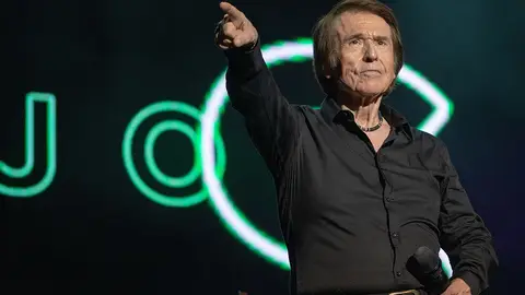 Raphael emociona con sus grandes clásicos junto a la Sinfónica de Málaga en Starlite Raphael emociona con sus grandes clásicos junto a la Sinfónica de Málaga en Starlite