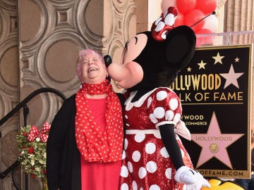 Russi Taylor junto a Minnie Mouse