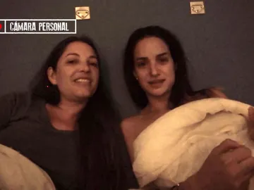 Desiré y Marina van a pedirles champú a sus vecinos para ducharse Desiré y Marina van a pedirles champú a sus vecinos para ducharse