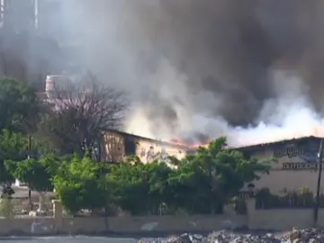 Desalojan el parque acuático de Maspalomas a causa de un incendio Desalojan el parque acuático de Maspalomas a causa de un incendio