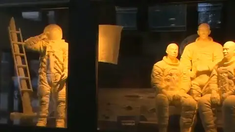 Esculturas de astronautas hechas con mantequilla Esculturas de astronautas hechas con mantequilla
