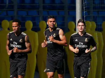 James, Casemiro y Militao durante el entrenamiento del Real Madrid James, Casemiro y Militao durante el entrenamiento del Real Madrid