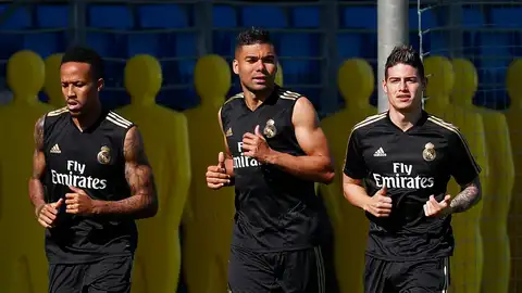James, Casemiro y Militao durante el entrenamiento del Real Madrid James, Casemiro y Militao durante el entrenamiento del Real Madrid