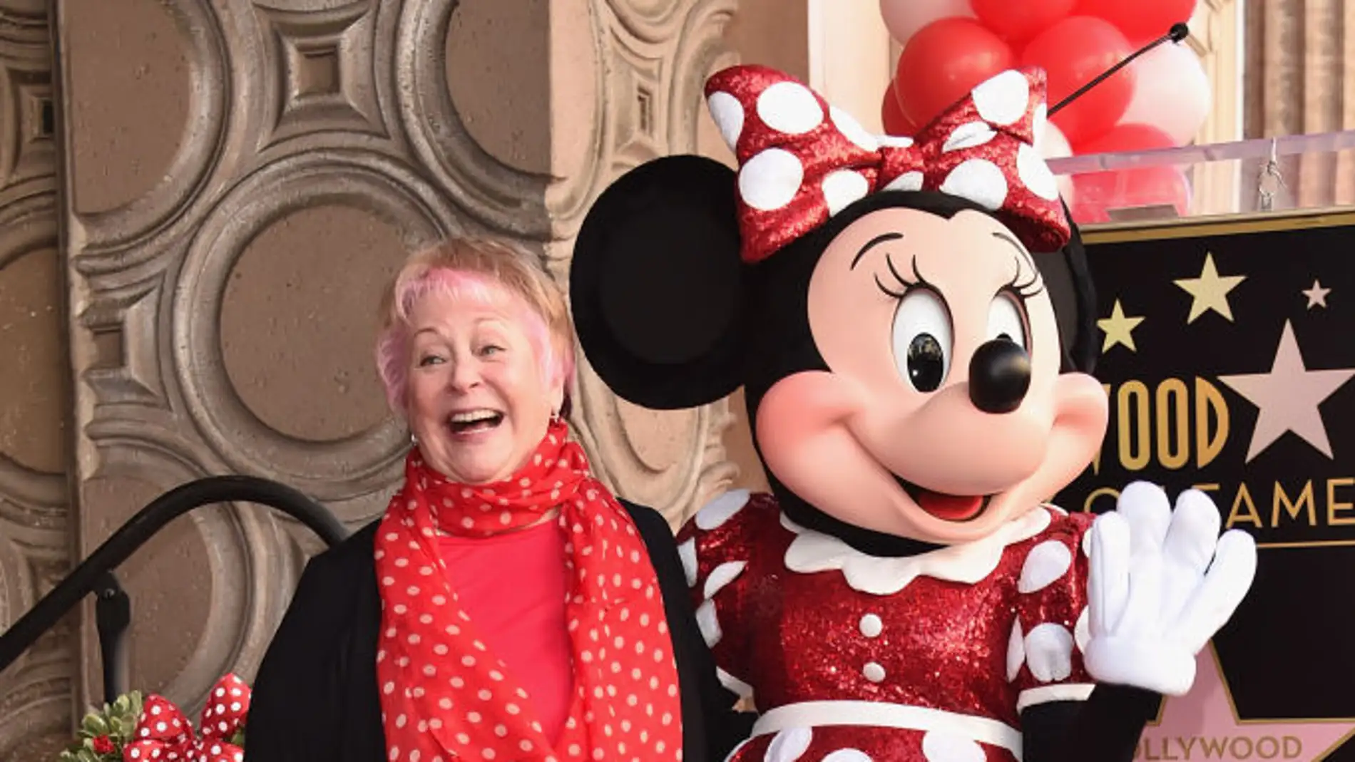 Russi Taylor junto a Minnie Mouse