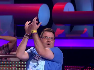 David, de '¡Ahora Caigo!', le dedica una inigualable canción a Silvia Abril David, de '¡Ahora Caigo!', le dedica una inigualable canción a Silvia Abril