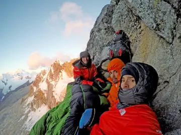 Los Pou, en su 'dormitorio' en el pico Cashan Los Pou, en su 'dormitorio' en el pico Cashan