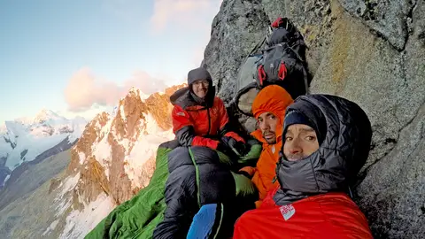 Los Pou, en su 'dormitorio' en el pico Cashan Los Pou, en su 'dormitorio' en el pico Cashan