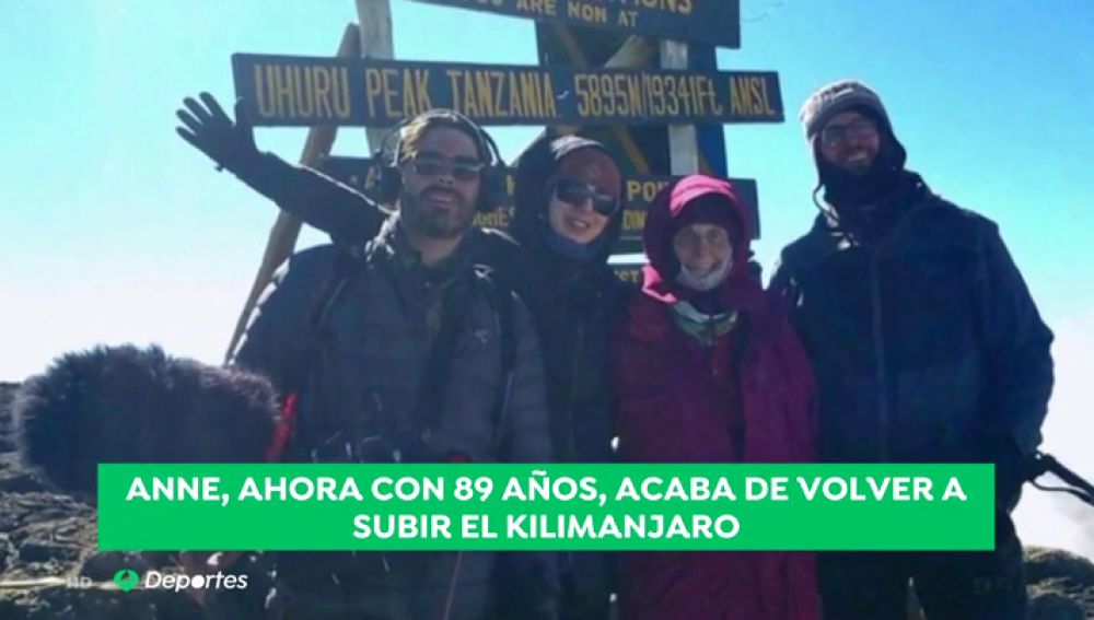 'Duelo de octogenarias': el insólito récord de Anne Lorimor, la mujer más longeva en escalar el Kilimanjaro con 89 años