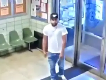 Un hombre accede con un cuchillo a una comisaria Un hombre accede con un cuchillo a una comisaria