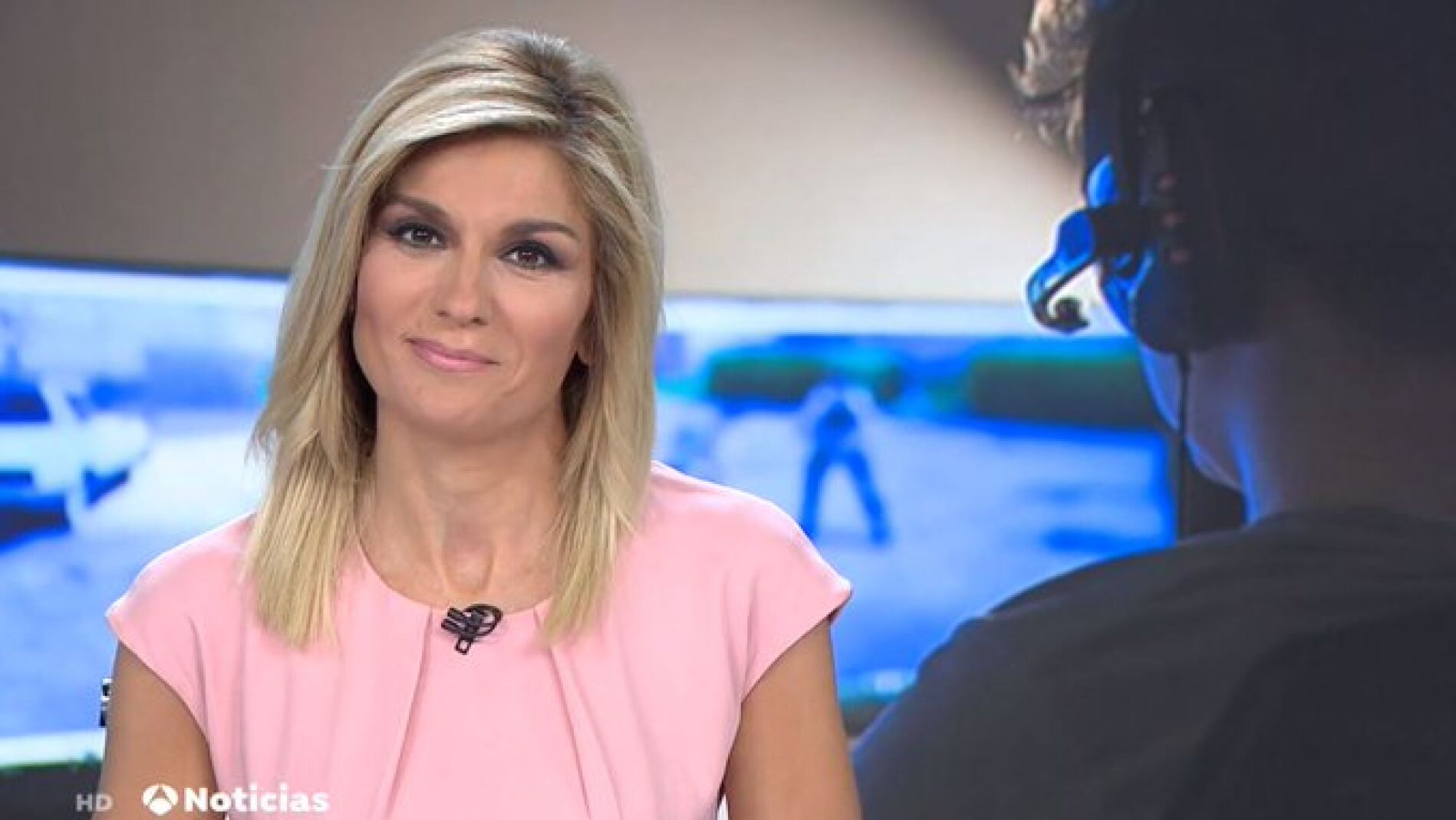 Sandra Golpe dirige y presenta Antena 3 Noticias 1