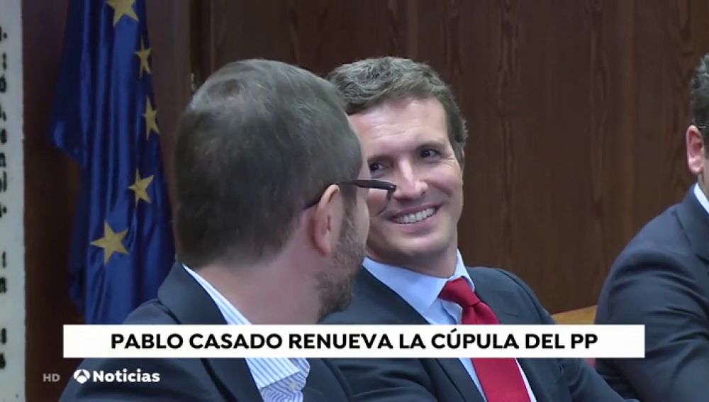 Casado aborda la primera remodelación interna del partido situando a sus fieles en los puestos clave