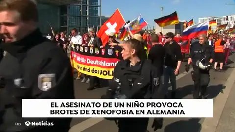 La ultraderecha aumenta en Alemania después de que un refugiado subsahariano arrojara a un niño a las vías del tren La ultraderecha aumenta en Alemania después de que un refugiado subsahariano arrojara a un niño a las vías del tren