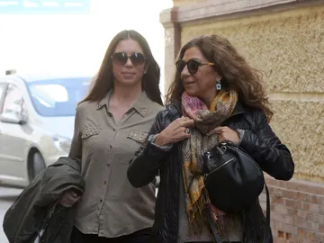 Lolita Flores y su hija Elena Furiase Lolita Flores y su hija Elena Furiase