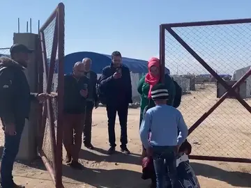 Así ha sido el reencuentro entre una madre siria y sus hijos tras cinco años sin verse Así ha sido el reencuentro entre una madre siria y sus hijos tras cinco años sin verse