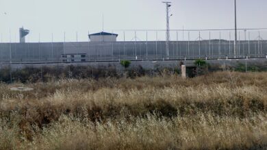 Un preso en Sevilla se fuga cuando iba a ser deportado a Marruecos