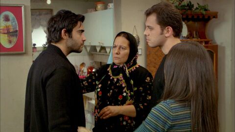 Emir secuestra a Feriha cuando Mehmet se la llevaba al pueblo