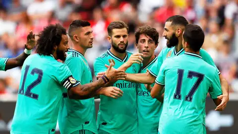Los jugadores del Madrid celebran un gol Los jugadores del Madrid celebran un gol