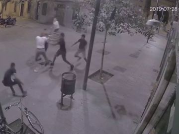 Propinan una paliza a un turista en el barrio de La Barceloneta Propinan una paliza a un turista en el barrio de La Barceloneta