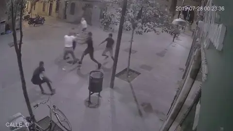 Propinan una paliza a un turista en el barrio de La Barceloneta Propinan una paliza a un turista en el barrio de La Barceloneta