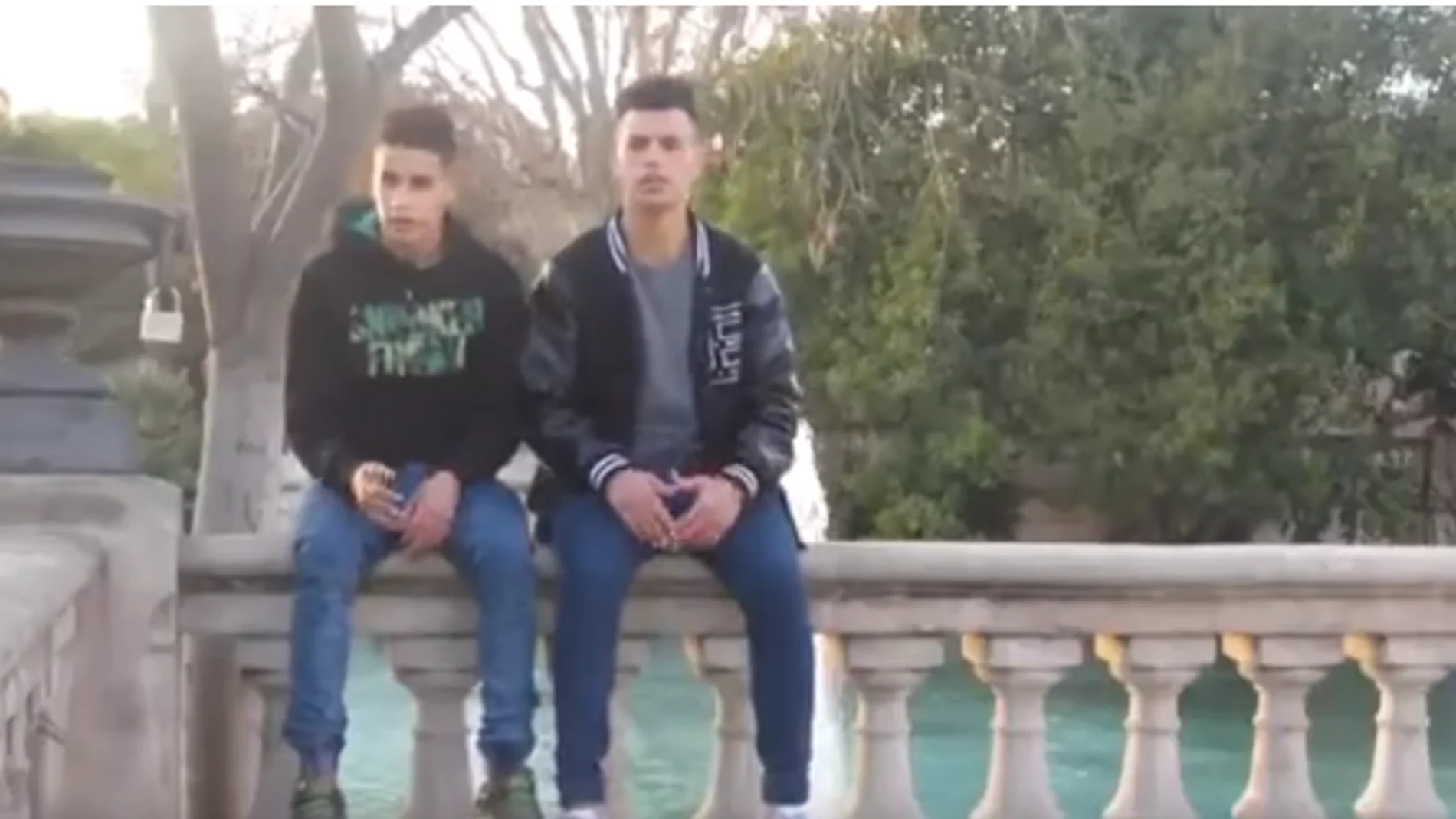 Rap de un grupo de Menas en Barcelona Rap de un grupo de Menas en Barcelona