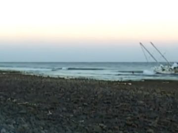 Un velero encalla en Gran Canaria