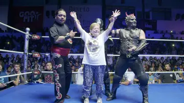 Paquita triunfa sobre el ring durante un espectáculo de lucha libre