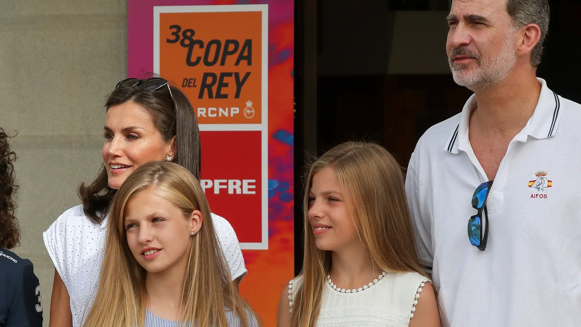 Los reyes Felipe VI y Letizia junto a sus hijas