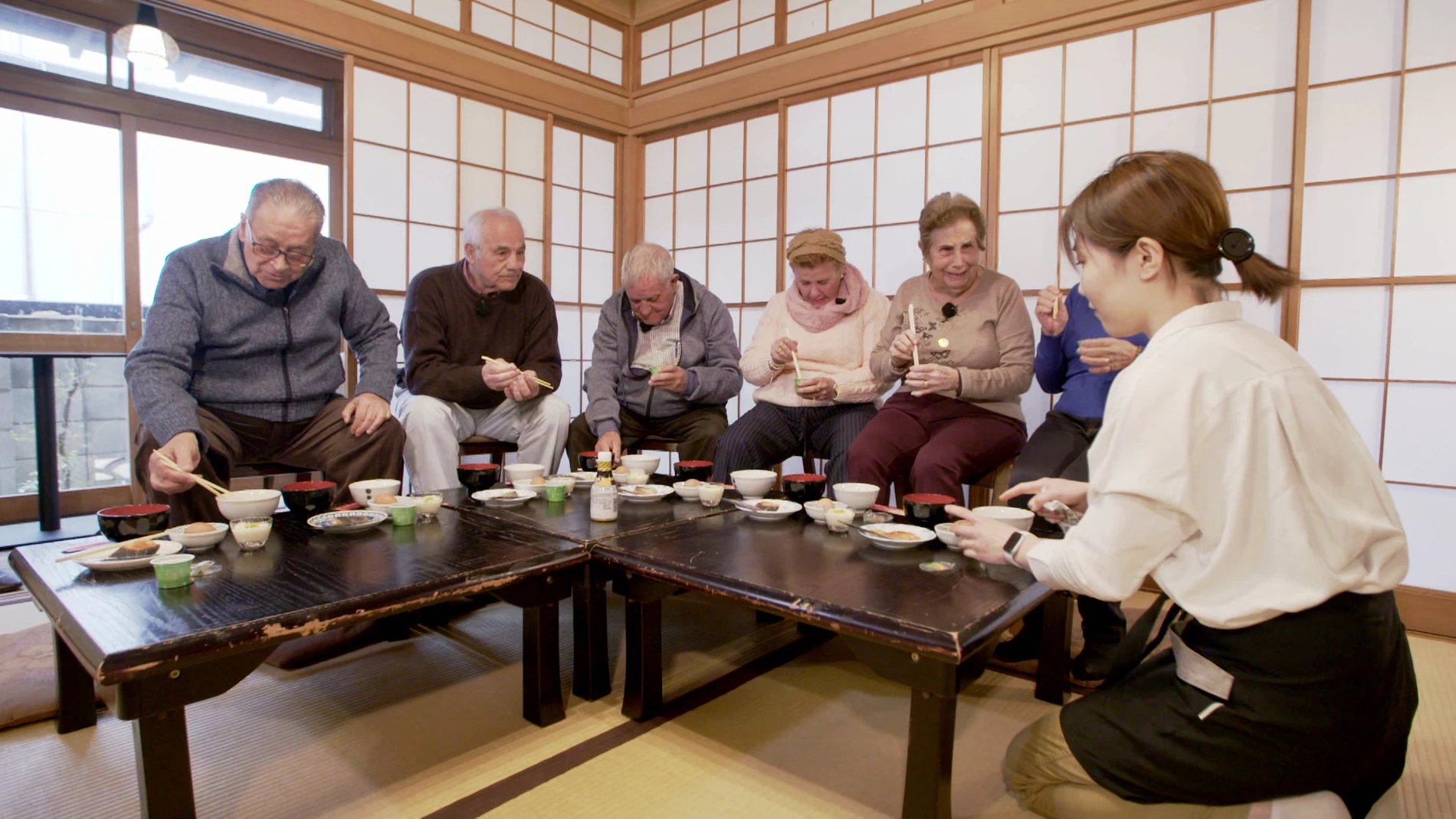 El hilarante desayuno japonés de los viajeros: “¡Qué hemos hecho para que nos des este castigo!”